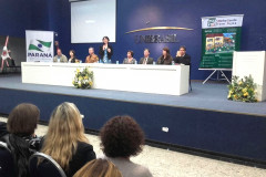 Cerca de 400 diretores de escolas dos Núcleos Regionais de Educação (NREs) de Cornélio Procópio, Jacarezinho, Ibaiti e Wenceslau Braz e Área Metropolitana Sul iniciaram, na noite desta quarta-feira (26), o curso Gestão em Foco. A formação se encerra no dia 28. Essa é a última turma de diretores a participar.