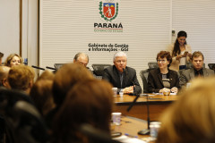 Os 32 chefes dos Núcleos Regionais de Educação (NREs) do Paraná participaram nesta terça (02) e quarta-feira (03), em Curitiba, de uma reunião de trabalho com a secretária Ana Seres e a equipe da SEED. A pauta incluiu questões administrativas, recursos humanos, infraestrutura e legislação escolar. No primeiro dia, o encontro foi no Palácio Iguaçu, com a participação do chefe da Casa Civil, Valdir Rossoni.