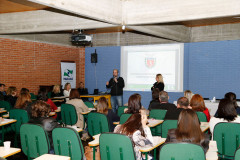 Técnicos pedagógicos dos 32 Núcleos Regionais de Educação (NRE) que atuam nas coordenações da Educação de Jovens e Adultos (EJA) e no Programa de Aceleração de Estudo (PAE) iniciaram, nesta segunda-feira (8), cursos de formação estratégica voltados à defasagem na relação idade/ano de escolarização.
