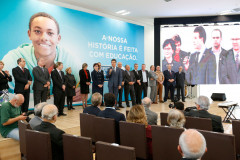 O Paraná comemora neste mês de maio os 70 anos da Secretaria de Estado da Educação. Nesta segunda-feira (15), em solenidade no Salão de Atos do Palácio Iguaçu, em Curitiba, o governador Beto Richa enalteceu o papel do órgão na gestão da área, na formação dos paranaenses e no desenvolvimento do Paraná. Junto com a secretária da Educação, professora Ana Seres, e de ex-secretários da pasta, Richa deu início às comemorações pela data.