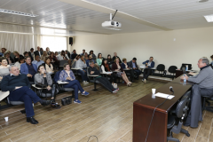 Os 32 chefes dos Núcleos Regionais da Educação estão reunidos em Curitiba nesta segunda e terça-feira (dias 15 e 16) para as comemorações dos setenta anos da Secretaria de Estado da Educação e reuniões de trabalho com a equipe da SEED sobre a Semana Pedagógica, Formação em Ação e questões de infraestrutura, entre outros temas administrativos.