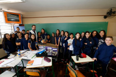 O Colégio Estadual São Paulo Apóstolo, em Curitiba, tem utilizado com sucesso uma nova ferramenta para incentivar o hábito da leitura nos estudantes do ensino fundamental. O projeto Carrinhoteca funciona como uma biblioteca itinerante. Os livros são levados para a sala de aula, o que facilita o acesso dos alunos aos acervos selecionados previamente pelos professores e bibliotecários.