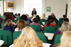A Secretaria da Educação promove nesta terça-feira (30), em Curitiba, o curso de formação continuada aos técnicos pedagógicos dos Núcleos Regionais de Educação (NREs) que atuam no Departamento de Educação Especial e Inclusão Educacional. O curso tem como foco o diagnóstico e o atendimento de alunos com Transtornos Globais do Desenvolvimento (TGD). Cerca de 60 servidores participam da formação.