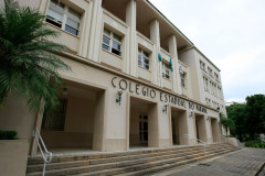 O Colégio Estadual do Paraná (CEP) está com inscrições abertas para os cursos técnicos em nível médio de Administração, Teatro, Edificações, Informática, Produção de Áudio e vídeo, Saúde Bucal e Secretariado. São 440 vagas para alunos que já concluíram o ensino médio e desejam obter a formação profissional. Os cursos são gratuitos.