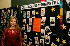 Quem visita o Colégio Estadual Júlia Wanderley, em Curitiba, percebe algo diferente logo na entrada do corredor principal