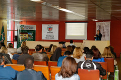 Os diretores das 164 escolas da rede estadual de Curitiba participam nesta segunda-feira e terça-feira (19 e 27) do curso "Museu da Escola Paranaense: Os Centros de Memória e a Gestão Escolar – NRE Curitiba". A formação, com duração de oito horas, faz parte das comemorações dos 70 anos da Secretaria de Estado da Educação e tem como objetivo preservar e resgatar a memória da educação pública no Estado.