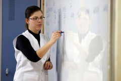 Nesta sexta-feira (30), com a folha de pagamentos de junho, os profissionais da educação recebem a primeira parcela referente a anos anteriores das promoções e progressões de carreira.

O Governo do Estado fará, até dezembro deste ano, o pagamento desses benefícios dos servidores da educação que adquiram o direito ao benefício antes deste ano conforme cronograma.