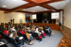 Profissionais que atuam no atendimento educacional especializado na rede estadual de ensino iniciaram nesta terça-feira (17), em Curitiba, o primeiro “Simpósio de Neurociência em foco: AH/SD, TG e Deficiências e Neurociência aplicada à educação especial”