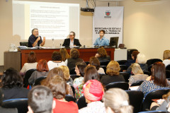 Técnicos pedagógicos das equipes de educação em direitos humanos, enfrentamentos à violência e uso abusivo de álcool e outras drogas, da Secretaria de Estado da Educação, Núcleos Regionais, iniciaram nesta quarta-feira (18), em Curitiba, o seminário de formação continuada de Educação em Direitos Humanos. Participam também representantes do Batalhão de Patrulha Escolar Comunitária.