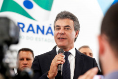 Pagamento será em parcela única para 270 mil funcionários ativos e aposentados. O valor da folha chega a R$ 1,7 bilhão. 