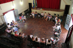 Durante quatro dias, professores, pedagogos e funcionários discutem temas e debatem ações para melhoria das práticas pedagógicas.