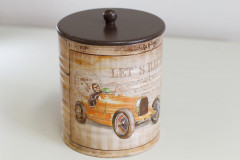 O Colégio Estadual do Campo Professor Luiz Andrade, localizado na comunidade rural Passa Quatro, no município de Turvo (região central do Estado) desenvolve há um ano o projeto “Reciclar é Arte” com estudantes, funcionários e comunidade. A atividade consiste no reaproveitamento de latas de alumínio e embalagens de vidro, com o objetivo incentivar a reciclagem e combater focos do mosquito Aedes aegypti, transmissor da dengue, zika vírus e chikungunya.