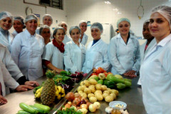 No Colégio Estadual Júlia Wanderley, em Curitiba, o Curso Técnico em Nutrição e Dietética conta com 198 alunos matriculados no três semestres de duração do curso, na forma subsequente. “O curso não é voltado para gastronomia especificamente, mas para questões de saúde. Ele ensina sobre o valor nutricional de alimentos e a elaboração de dietas para pessoas com restrições alimentares, inclusive quem está hospitalizado” diz Ilizandro dos Santos Schmit, técnico-administrativo do colégio.