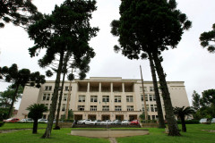 Inscrições para processos classificatórios devem ser feitas no Colégio Estadual do Paraná (CEP), das 17h às 20h. São ofertadas 425 vagas.