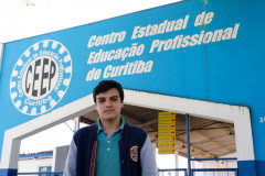 O estudante Elizeu Daniel da Silva Junior, 18 anos, do 4° ano do curso técnico em Química do Centro Estadual de Educação Profissional (Ceep) de Curitiba, no bairro Boqueirão, conquistou a medalha de bronze na Olimpíada Brasileira de Química (OBQ) edição 2017. Ele concorreu com 405 alunos da rede pública (estadual e federal) e particular, de todo o País, que chegaram à etapa nacional. A entrega da medalha será no dia 1° de dezembro na Universidade Tecnológica Federal do Paraná, em Curitiba.