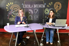 A Secretaria da Educação do Paraná (SEED) está promovendo encontros quinzenais sobre o uso de Tecnologias Digitais de Informação e Comunicação (TDIC) na sala de aula. Participam professores de instituições de ensino superior, técnicos dos Núcleos Regionais de Educação (NRE) ou da própria Secretaria, e professores de escolas da rede estadual do Paraná. 