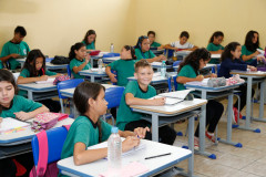 As rematrículas na rede estadual de ensino começaram nesta quinta-feira (16) e vão até o dia 1º de dezembro. Os pais ou responsáveis devem comparecer à instituição de ensino onde os alunos estão matriculados para confirmar a rematrícula para o próximo ano letivo. Maiores de 18 anos podem fazer a própria rematrícula. As datas são as mesmas para a educação básica na modalidade especial, tanto na rede estadual quanto em escolas parceiras.