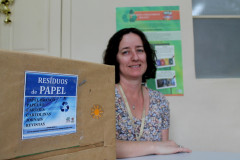 A equipe do Grupo Administrativo Setorial da Secretaria de Estado da Educação elaborou um manual para reduzir os custos e o desperdício de papel nos setores administrativos. A cartilha “Sustentabilidade no uso de papel em atividades laborais na área administrativa” tem como objetivo principal substituir o uso do papel por arquivos digitais.