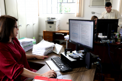  Na manhã desta sexta-feira (15), o Instituto Paranaense de Desenvolvimento Educacional (Fundepar) anunciou a empresa vencedora do processo licitatório para a compra de 10 mil computadores. Finalizado o pregão eletrônico, a arrematante foi a empresa Positivo Informática S.A., pelo valor unitário de R$ 3.475,00, ficando o lote completo por R$ 34,7 milhões, o que representa um desconto de 30 % em relação ao valor máximo licitado.