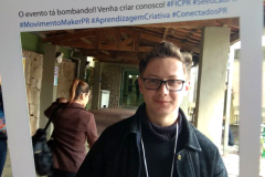 O estudante Paulo Ricardo Busch desenvolveu, com orientação do professor de Matemática Edson Pedro Schiehl, um sistema para carregar a bateria de celular por meio de energia solar