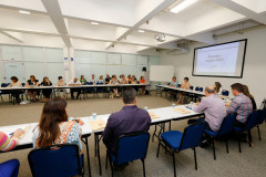 Os chefes dos 32 Núcleos Regionais de Educação (NREs) participam nesta segunda-feira (29) e terça-feira (30), em Curitiba, da primeira reunião do ano promovida pela Secretaria de Estado da Educação para debater questões pontuais de cada regional. As reuniões fazem parte de encontros periódicos entre os representantes da Secretaria para discutir questões técnicas, financeiras e pedagógicas para o bom início do ano letivo.