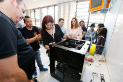 O Governo do Paraná começou a entregar nesta semana kits tecnológicos para o primeiro lote das 500 escolas que participam do projeto Conectados 2.0, desenvolvido pela Secretaria de Estado da Educação. Ao todo, o Governo do Paraná está investindo R$ 14 milhões para melhorar o parque tecnológico das escolas paranaenses.