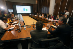 Balanço do exercício de 2017, publicado no Diário Oficial desta terça-feira (30), mostra que o Paraná destinou R$ 20,4 bilhões para as áreas de saúde, educação e segurança pública, o que representa um incremento de R$ 1,92 bilhão na comparação com o valor aplicado em 2016. Apesar do cenário econômico do país, o Estado encerrou 2017 com superávit orçamentário ajustado (resultado de receitas menos despesas) de R$ 1,97 bilhão.