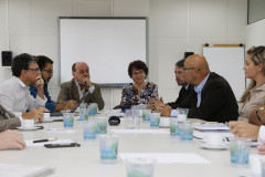 Representantes do Governo, Assembleia, Ministério Público e Sindicato se reuniram para tratar sobre o tema. A secretária estadual da Educação apresentou outros pontos da pauta reivindicada pelos sindicalistas e que já estão em estágio avançado na secretaria. 