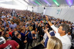 O Governo do Estado vai depositar ao longo deste ano cerca de R$ 134 milhões do Fundo Rotativo – instrumento de repasse de recursos – nas contas bancárias das 2,1 mil escolas do Paraná. O valor é o dobro do total repassado em 2017. O montante faz parte do maior pacote de investimentos da história da educação no Estado, anunciado pelo governador Beto Richa nesta quarta-feira (28), durante cerimônia no Palácio Iguaçu, em Curitiba. Foram liberados para a pasta cerca de R$ 600 milhões.