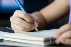 O Ministério Público do Paraná (MP-PR), em parceria com a Secretaria de Estado da Educação, abriu as inscrições para o teste seletivo de estagiários de Ensino Médio e Profissionalizante para Unidades Administrativas, Centros de Apoio, Centro de Estudos, Promotorias e Procuradorias de Justiça de Curitiba.