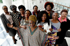 A Secretaria de Estado da Cultura abre nesta sexta-feira (09), às 17h, a exposição Personalidades: Mulheres Negras do Paraná, uma homenagem a dez mulheres que contribuíram para o fortalecimento da imagem feminina ativa e independente, em diferentes áreas de atuação, vencendo um duplo preconceito: ser mulher e ser negra. A mostra fica até 27 de abril no hall da secretaria e a entrada é gratuita.