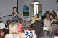 Tema é tratado no Seminário de Avaliação da Educação Básica, que acontece em Foz do Iguaçu. São debatidas as principais dificuldades no processo de ensino-aprendizagem nas escolas da rede estadual e alternativas para solucionar as questões.