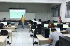 A região do Rio Paraná, conhecida como “Litoral Doce” do Estado, tem atraído muitos veranistas e com eles condomínios residenciais e lojas de decoração. A demanda por profissionais para atuarem na decoração destas novas casas e nas lojas que se instalaram atraídas pelo fluxo de turistas fez com que o Centro Educacional de Educação Profissional Dr Marins Alves de Camargo, de Paranavaí, passasse a oferecer um curso técnico em design de interiores. 