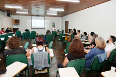 A Secretaria da Educação do Paraná (SEED) está realizando esta semana a primeira etapa do curso O Ensino de Português como Língua Estrangeira