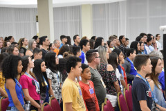 Estudantes com idade entre 11 e 14 anos do Ensino Fundamental de 128 escolas da rede pública (municipal e estadual) e particular, apresentam entre os dias 7 e 11, em Foz do Iguaçu (Oeste do Estado), propostas socioambientais para preservação dos recursos hídricos brasileiros. Os trabalhos serão expostos na 5° Conferência Estadual Infantojuvenil pelo Meio Ambiente que tem como tema “Vamos cuidar do Brasil Cuidando das Águas”.