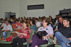 Desde segunda-feira (13), cerca de 900 professores de 16 Núcleos Regionais de Educação participam das aulas inaugurais e dos seminários integradores do Programa de Desenvolvimento Educacional (PDE). Foto da aula inaugural no Núcleo Regional da Área Metropolitana Norte.