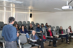 Cidades que criaram metas próprias para o seu Plano Municipal de Educação também devem desenvolver um indicador próprio para o seu monitoramento. Esta foi uma das informações reforçadas durante formação da Comissão Coordenadora e Equipe Técnica responsável pelo processo de monitoramento e avaliação do Plano Estadual de Educação do Paraná, realizada nesta sexta-feira (11), na Secretaria da Educação.