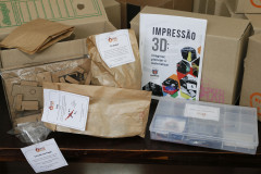 Material serve como introdução à prototipagem e a impressão em 3D e pode ser usado por professores, estudantes e comunidade escolar.  Foto: Hedeson Alves