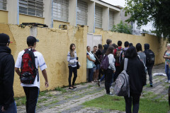 Suspensão do transporte escolar em diversos municípios aliada à dificuldade de locomoção dos professores têm agravado a situação das aulas na rede estadual. Foto: Hedeson Alves