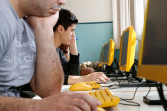 Terminam nesta quinta-feira (11) as inscrições para a primeira etapa dos Exames da Educação de Jovens e Adultos (EJA) Online 2018, da Secretaria da Educação do Paraná. A oportunidade é gratuita e voltada para toda pessoa, maior de 18 anos, que não teve acesso à educação na idade certa mas agora deseja retomar seus estudos e obter uma certificação no Ensino Médio.