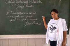 A afirmação é da professora quilombola Cassiane Aparecida de Matos uma entre os mais de 70 mil professores concursados e temporários da rede estadual de ensino do Paraná que celebram nesta segunda-feira (15) o Dia Nacional do Professor. 