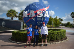 Projeto desenvolvido por três alunos do Colégio Estadual Arlindo Carvalho de Amorim, de Curitiba, foi classificado entre os cinco melhores do mundo na competição tecnológica Space Apps Challenge, também conhecida como Hackathon, promovida pela agência espacial norte-americana. 