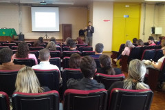 A Secretaria da Educação do Paraná está reunindo ao longo do mês de novembro os técnicos responsáveis pelo programa federal Bolsa Família em todo o Paraná. Participam representantes de cada uma das 399 prefeituras e dos 32 Núcleos Regionais de Educação (NRE)br />
<br />
Na foto, atividades da 2ª reunião, em Guarapuava, com os NREs de Guarapuava, Irati, Laranjeiras do Sul, Pato Branco, Pitanga e União da Vitória.