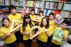 No Colégio Angelo Trevisan, em Curitiba, nove alunos receberam certificado de menção honrosa e aluna recebeu medalha de bronze na olimpíada. 