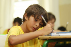 Estão abertas inscrições para servidores efetivos da rede estadual de ensino participarem de cursos nos Estados Unidos da América, Canadá ou Irlanda.<br />
<br />
Na foto, estudantes da rede estadual.