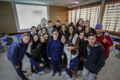 A professora de sociologia, Priscila Matos Drosoek, profere palestra sobre bullying no Colégio Estadual São Cristovão, em São José dos Pinhais.São José do Pinhais, 10-04-19.Foto: Arnaldo Alves / ANPr.