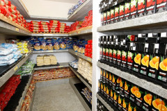 São mais de 1,5 mil toneladas de produtos que serão entregues nos próximos 30 dias para garantir a qualidade das refeições diárias servidas para um milhão de estudantes. São 20 itens, entre eles açúcar, arroz, farinha de trigo, feijão, fubá, macarrão. Foto: Hedeson Alves