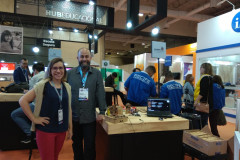 A feira de educação e tecnologia reúne trabalhos de empresas, startups do setor educacional e representantes da comunidade escolar.