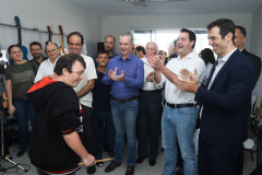 Governador Ratinho Junior esteve na Apae de Maringá, que atende mais de mil pessoas com deficiência e é mantenedora de duas escolas. 