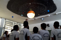 A curiosidade dos alunos do Ensino Fundamental do Colégio Estadual Humberto de Campos, em Querência do Norte (no Noroeste do Estado), despertou no professor de Ciências, Tiago Rafael Davies, uma ideia que mudou a maneira de ensinar os conteúdos da disciplina.